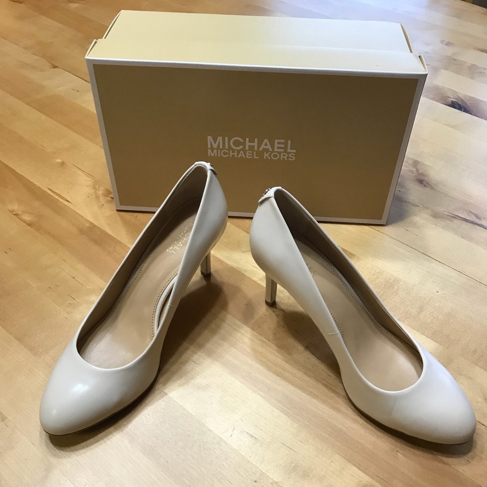 Michael Kors Cream Flex Pump Size 6 1/2